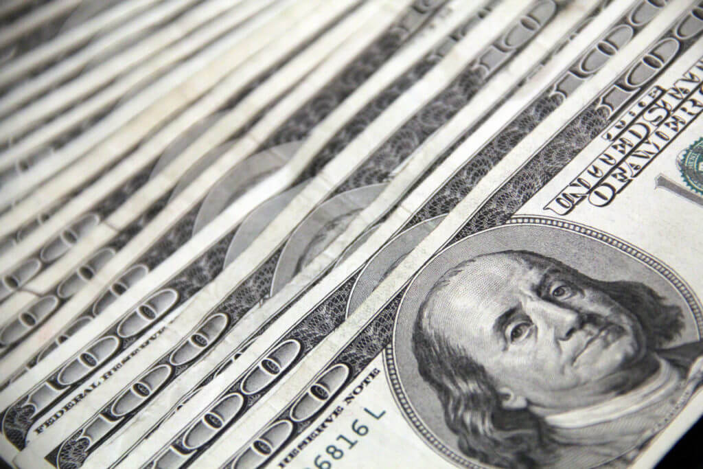 Dólar belisca R$ 5 e Otimismo continua!